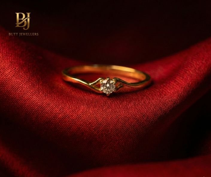 21k Gold Dainty Twist Diamond Ring